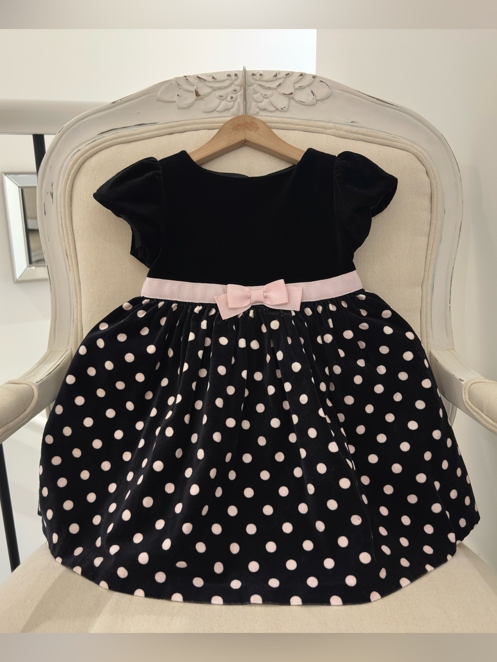🖤 3T Girls Classic Black Velvet Polka Dot Dress with Pink Bow & Puff Sleeves